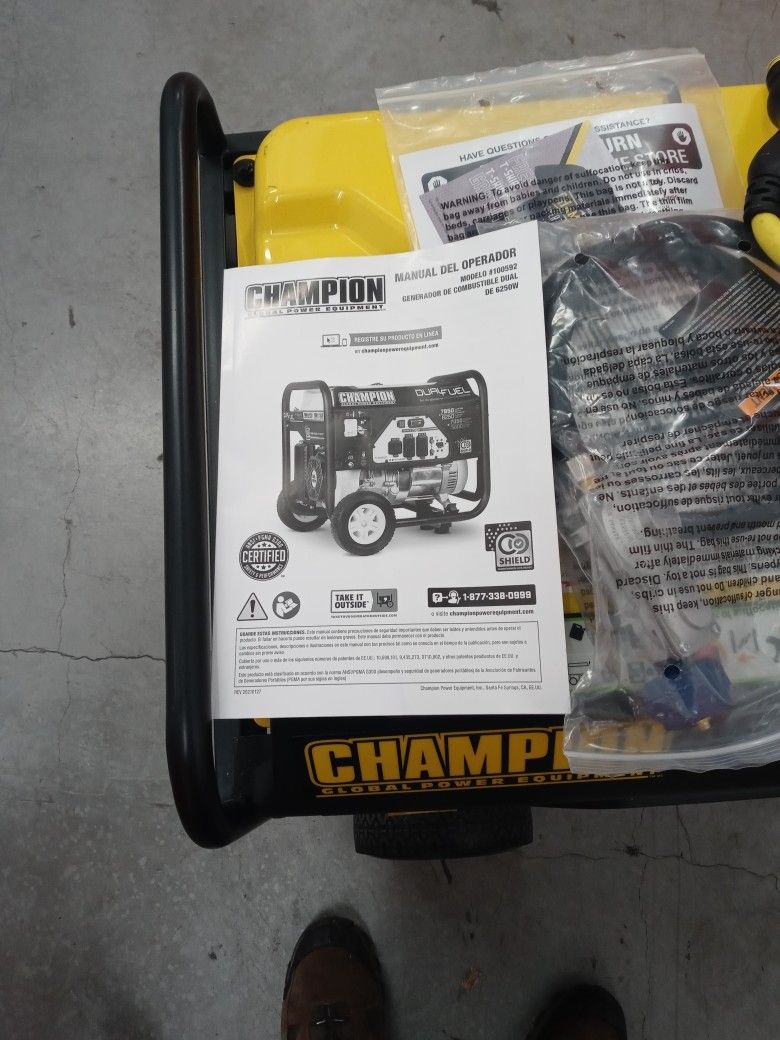 Champion Generator Gas Or Propane Dual Fuel Used 1 Time 6250 Running