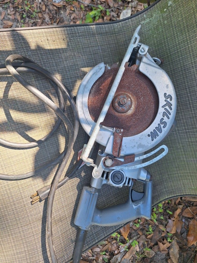 Skilsaw Worm Drive Circular Saw