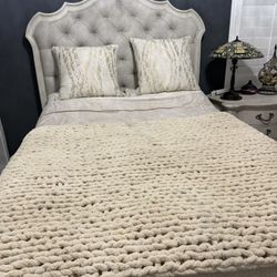 Handmade chunky knit throw blanket 47” x 71”