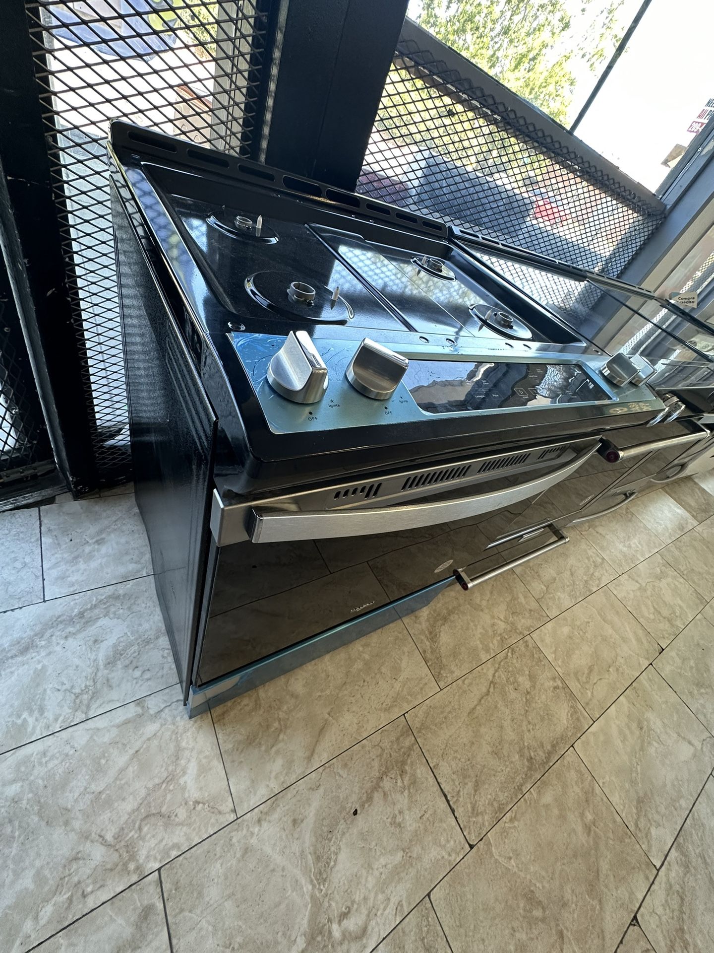 Brand New Scratch & Dent Whirlpool Gas Slide In Range