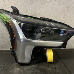 2022-2023-2024-2025 TOYOTA TUNDRA RIGHT REFLECTOR HEADLIGHT OEM USED