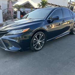 2018 Toyota Camry SE 