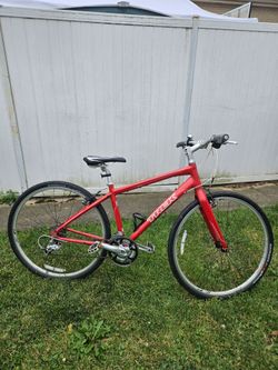Trek FX 7.5 Hybrid Bike