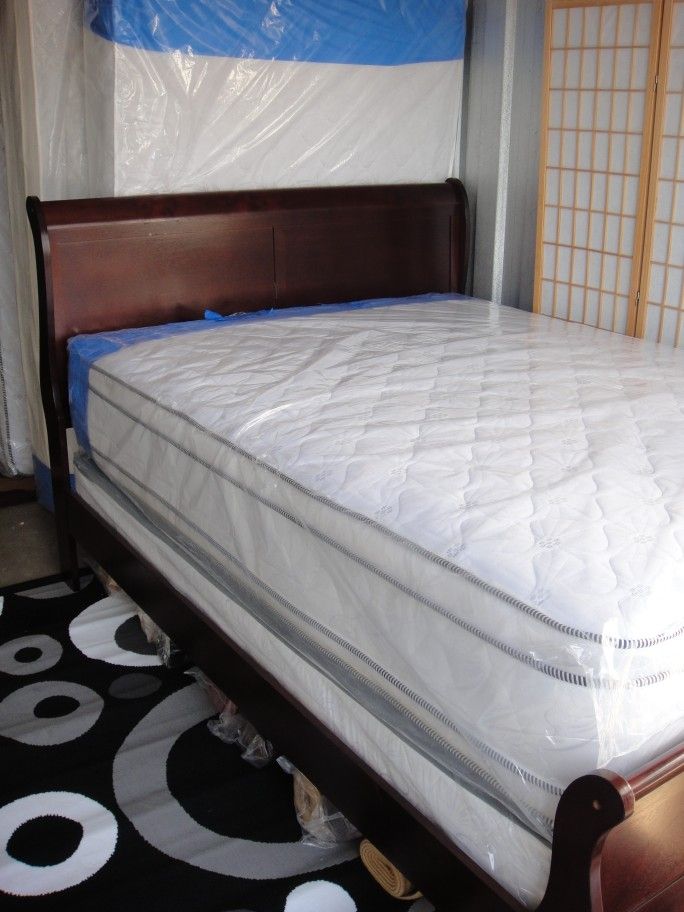 Queen Size Double Sided Pillowtop Mattress +Box Spring (no Frame) 