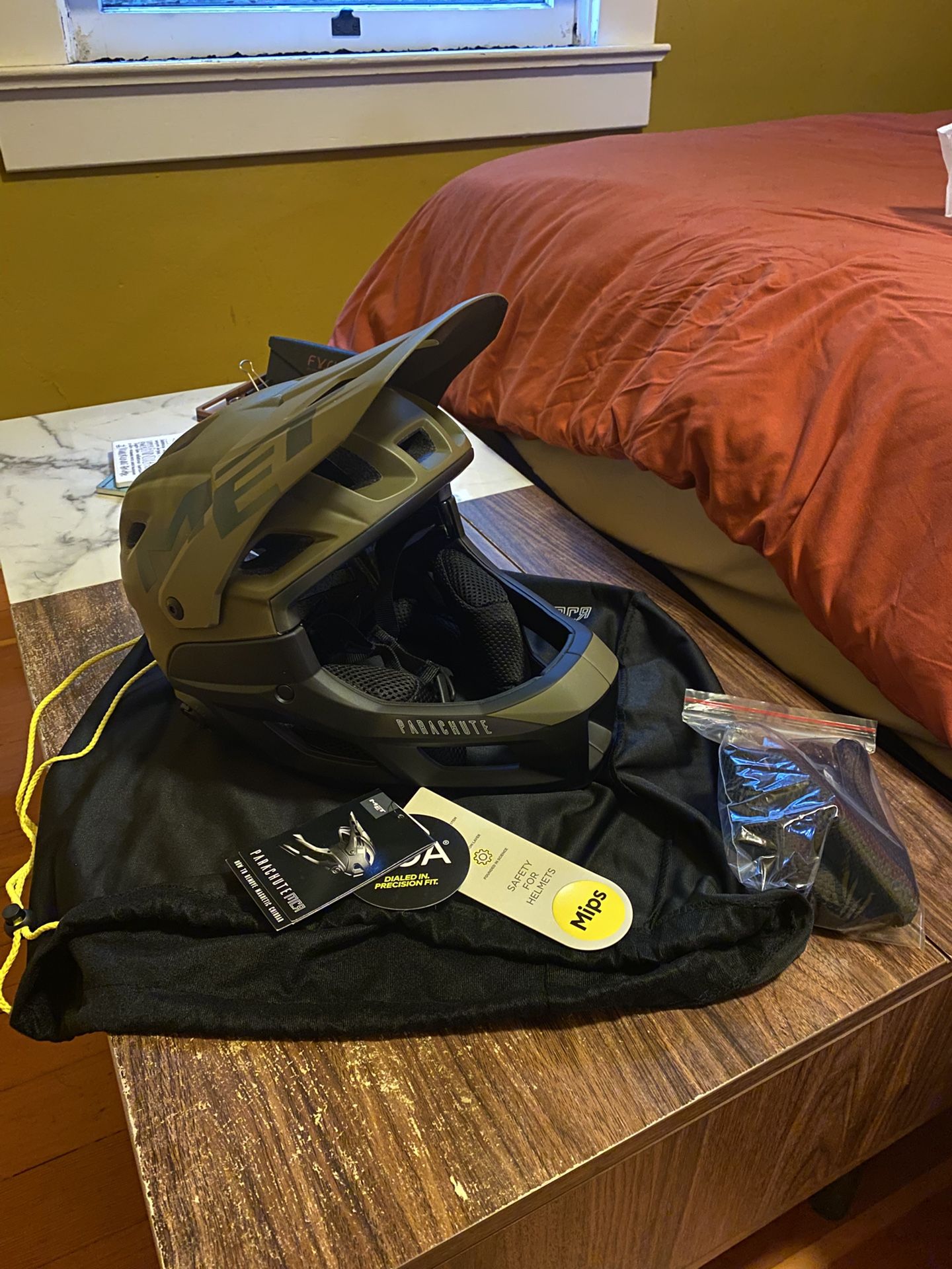 *BRAND NEW* Full Face/Half Shell MTB Helmet