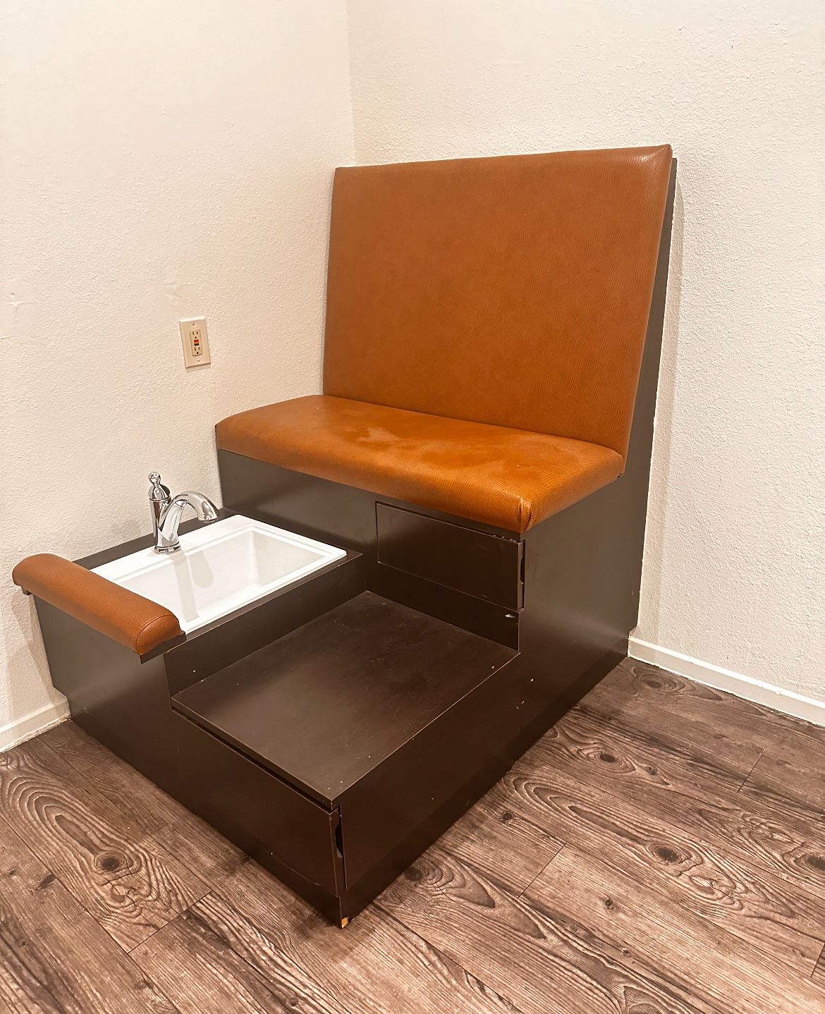 Pedicure Nail Chair Bench Station Good Condition