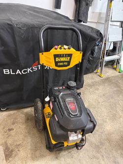 Dewalt 3300 PSI gas pressure washer