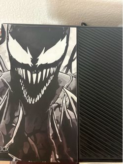 Black Xbox One Venom cover and Xbox controller