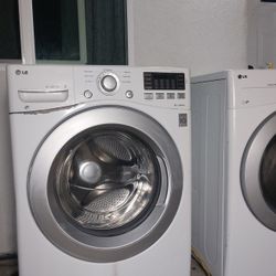 LG WASHER & GAS DRYER COMBO 