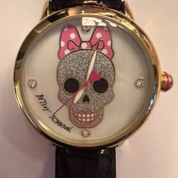 Pre-owned Betsey Johnson Skull Watch *needs battery*