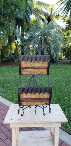 Metal weave Message Or Mail Organizer Hang On Wall