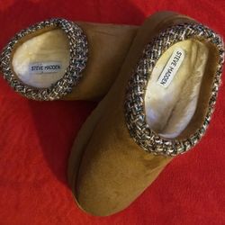 $50 Size 8.5🎀✨️🌸NEW Steve Madden suede slippers. Size 8.5-$50🎀✨️🌸