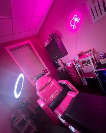 Pink Hydraulic Tattoo Bed