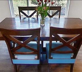 Dining room table including leaf and 5 chairs