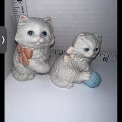 VTG Homco White Kittens/Cats Porcelain Figurines Peach Bow #1428 #1410 lot of 2