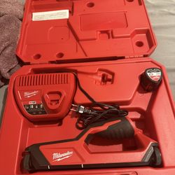 Milwaukee M12 12-Volt Lithium-Ion Cordless Sub Scanner Detection Tool Kit
