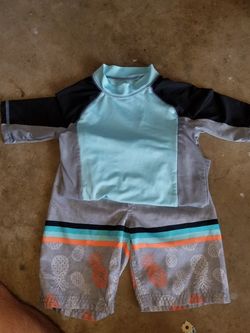 Boys swim trunks and top size xs4/5
