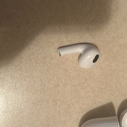 Air pod right ear 3rd gen and case