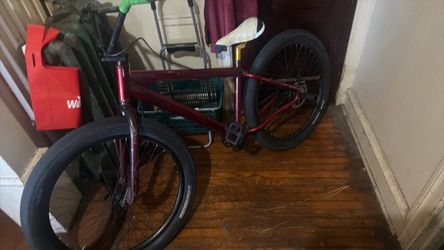 Needs a back tube and a seat post clamp needs a new screw Needs a back tube and a seat post clamp needs a new screw