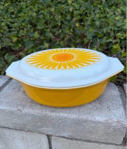 Vtg Daisy Pyrex casserole