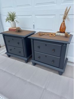 Gorgeous navy refinished wooden nightstands. Free delivery