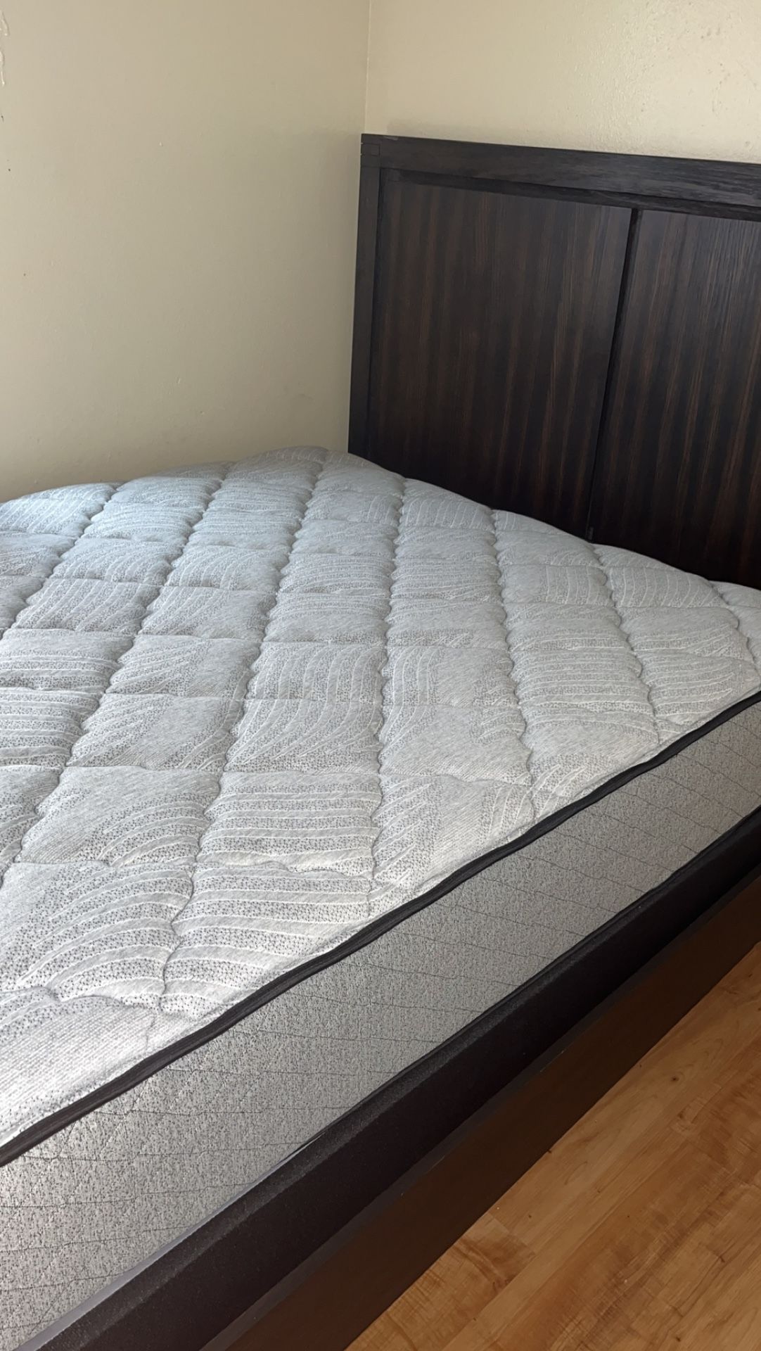 Queen Size Bed Frame Mattress And Box Spring 