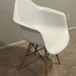 Eames White Plastic Desk Chair With Arms