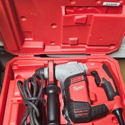 Milwaukee
5.5 Amp 5/8 in. Corded SDS-plus Concrete/Masonry Rotary Hammer Drill Kit with Case