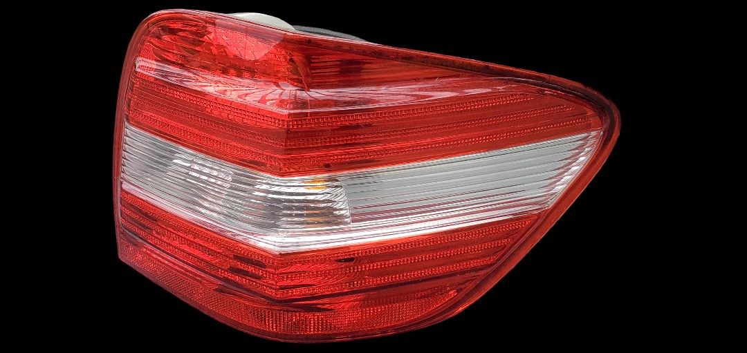 OEM W164 Mercedes Benz 2006-2011 ML350/ML500/ML550/ML63 - Passenger Side Right Tail Light Lamp Assembly