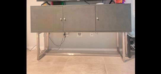 Trevena 64.5'' Sideboard。/TV Stand