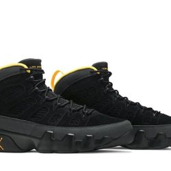 Like New Men's Air Jordan Black And Gold Sneakers