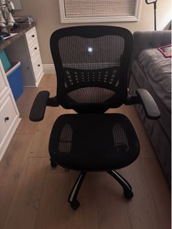 Ergonomic Mesh Office Chair – Adjustable & Comfortable