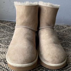 Women’s Ugg Boots Size 7