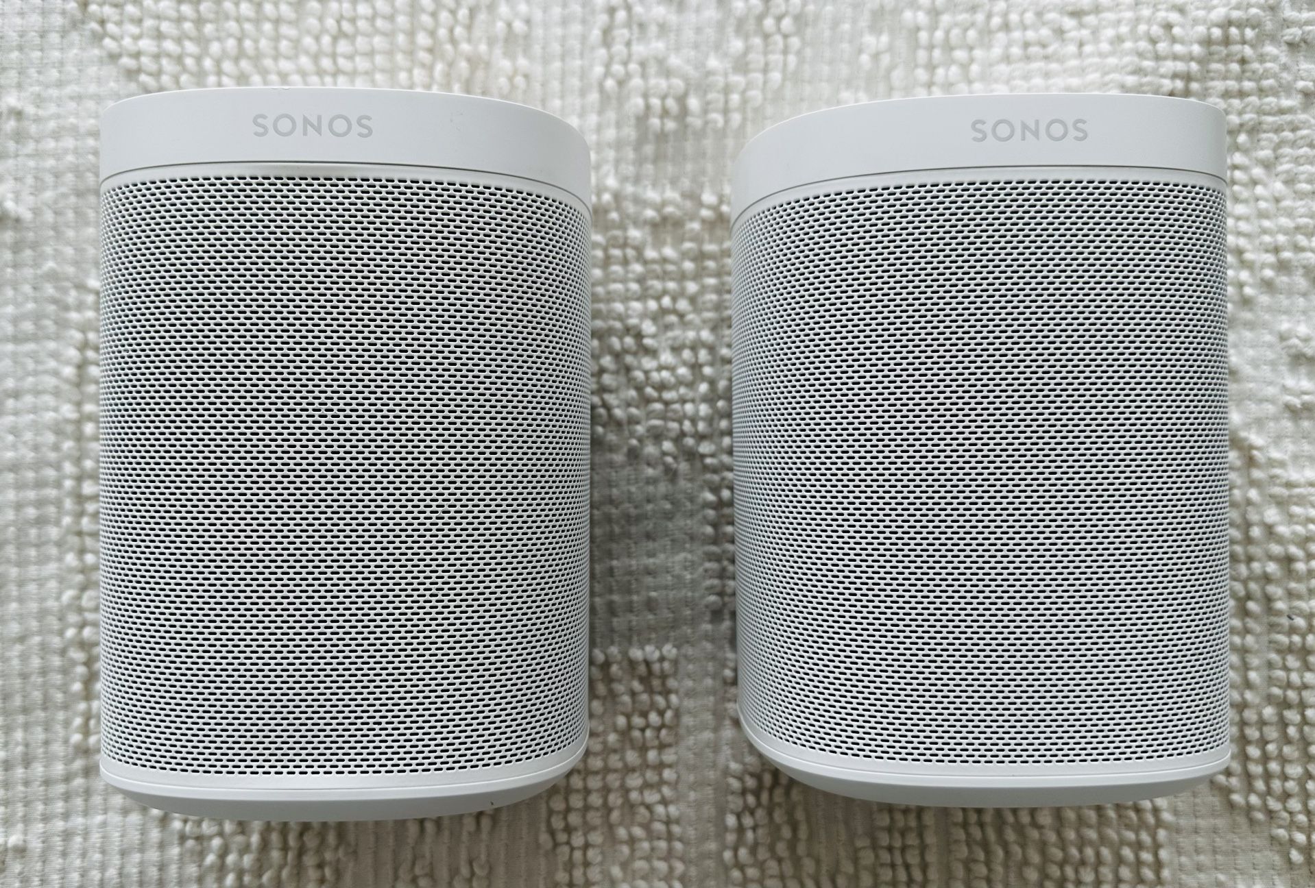 2 x Sonos One Speakers - Voice Activated - White In Great Condition