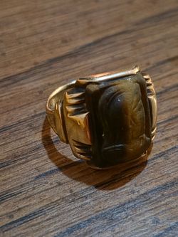 Vintage 1940s 5gram 10k Gold Ring Carved roman soldier tiger Stone