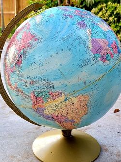 Vintage World Globe. Metal Base. Good Condition.