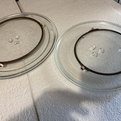 2 Pre-owned Microwave Plates. Medium And Large. $25