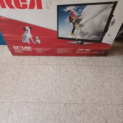 RCA 32 LED COMBO WITH DVD OPEN BOX LIKE NEW ONLY PICK UP 