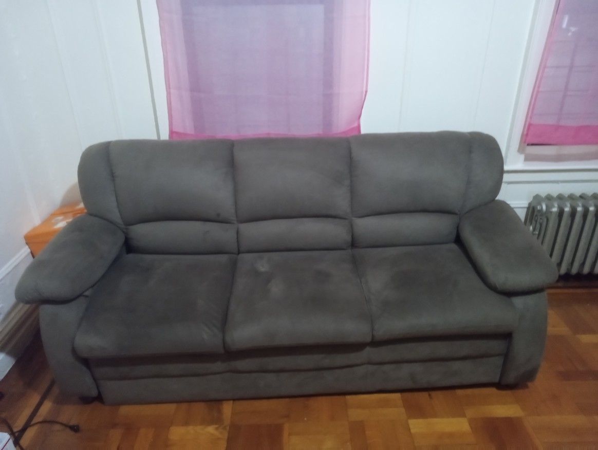 Saude  Couch 