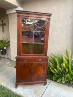 Selling a vintage corner 2 shelf hutch , with bottom doors one shelf, fake drawer