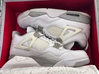 Air Jordans 4 retro Oreo edition. ( ONLY CONTACT IF YOU’RE SERIOUS )..