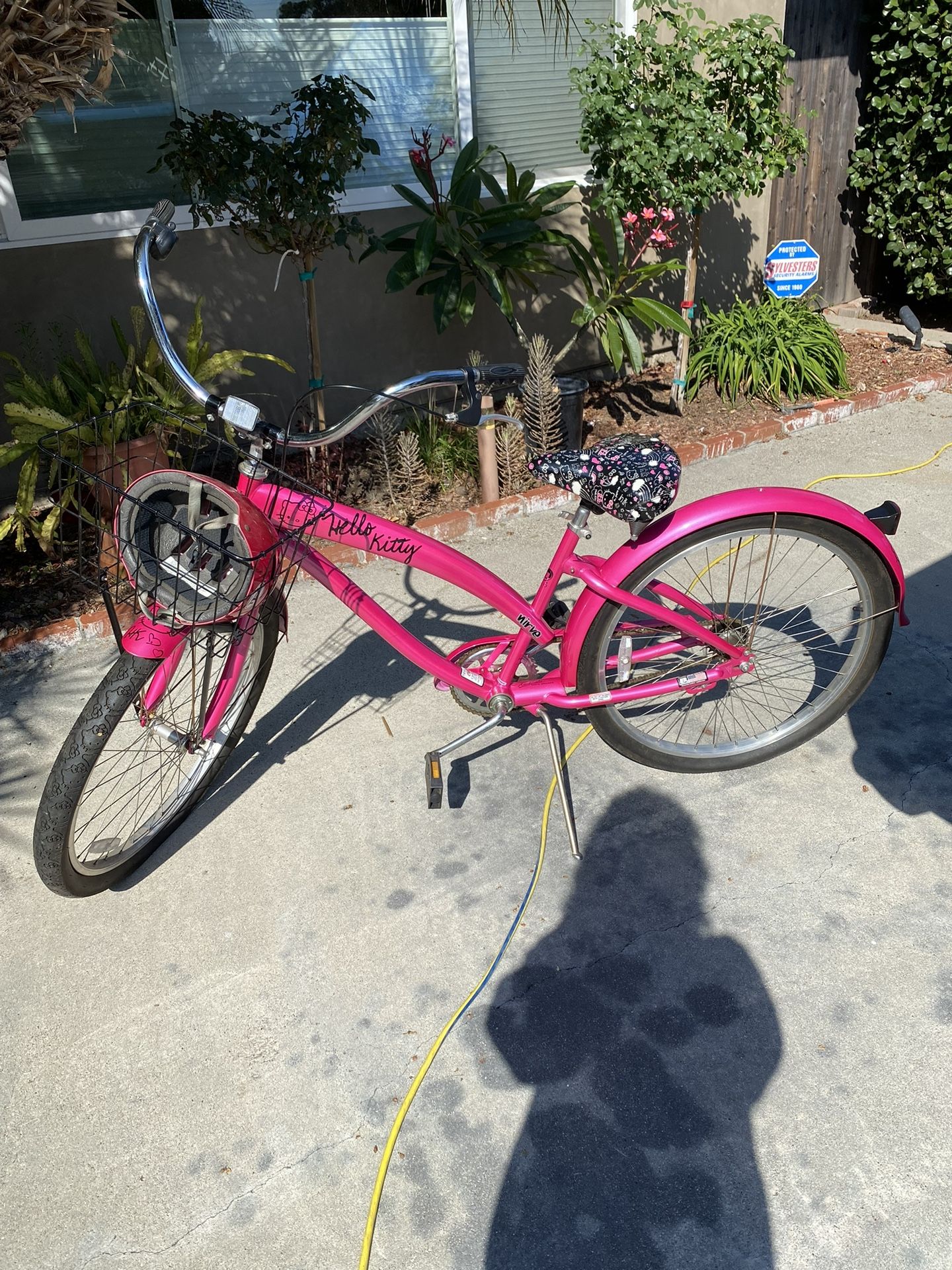 Limited Edition Nirve Hello Kitty Beach Cruiser