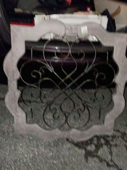 33x33 lot of 2 wall decor