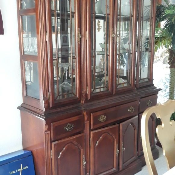 China Hutch - Very Good Condition 