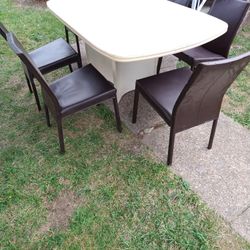 Nice Dinning Room Table $100 FIRM (NO DELIVERY)