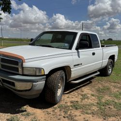 99 Dodge Ram 1500 V8 MAGNUM 