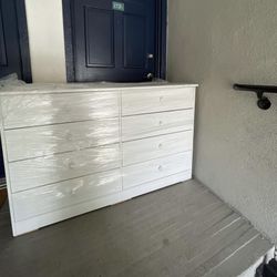 White 8 Drawer Dresser 