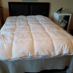 LIKE NEW CALIFORNIA KING PADDED MATTRESS COVER 