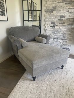 Brand New Open Box Chaise Lounge !! Assembled already ! Details on the picture !