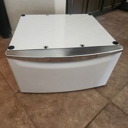 Whirlpool Pedestal ( for Washer or Dryer) Great Condition